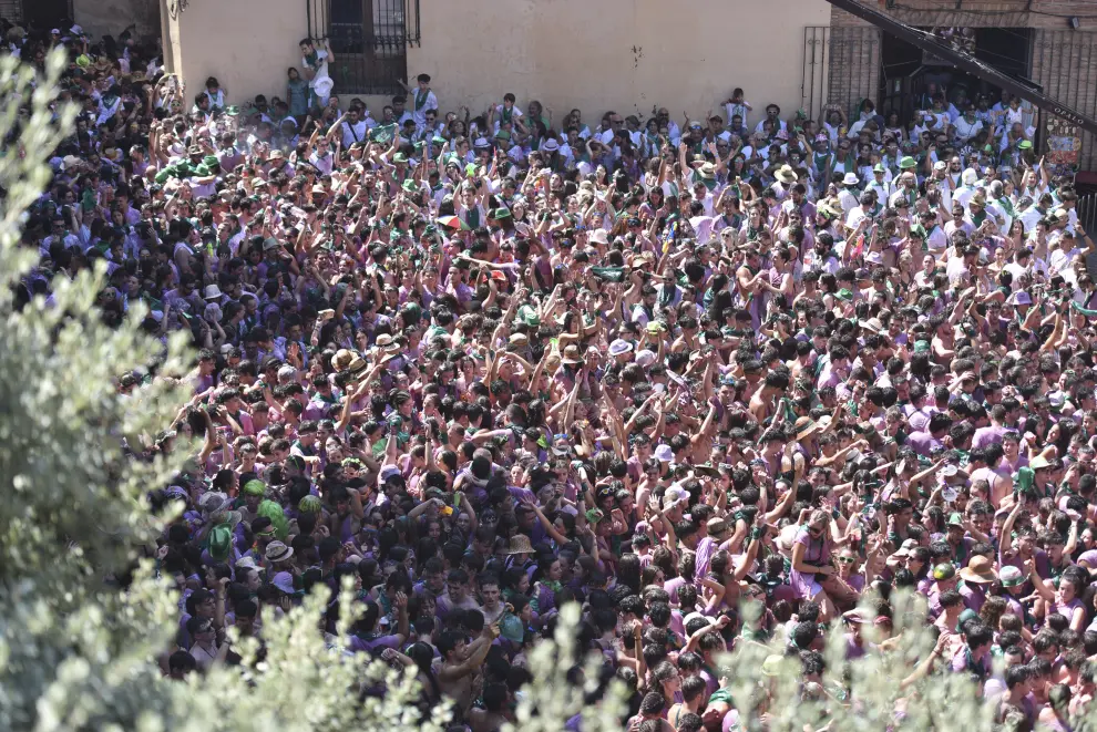Huesca inició sus fiestas con un chupinazo más multitudinario que nunca.