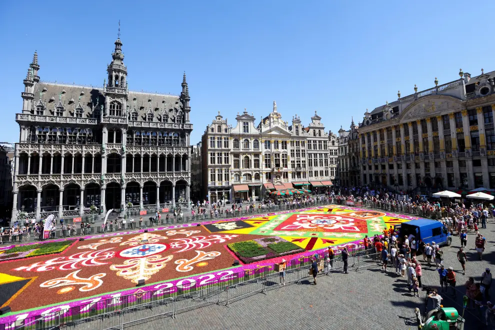 A view shows a part of a 1,680 square meters flower carpet made with Belgian begonias, dahlias, grasses, barks and chrysanthemums at Brussels Grand Place, Belgium, August 12, 2022. REUTERS/Johanna Geron BELGIUM-FLOWERS/