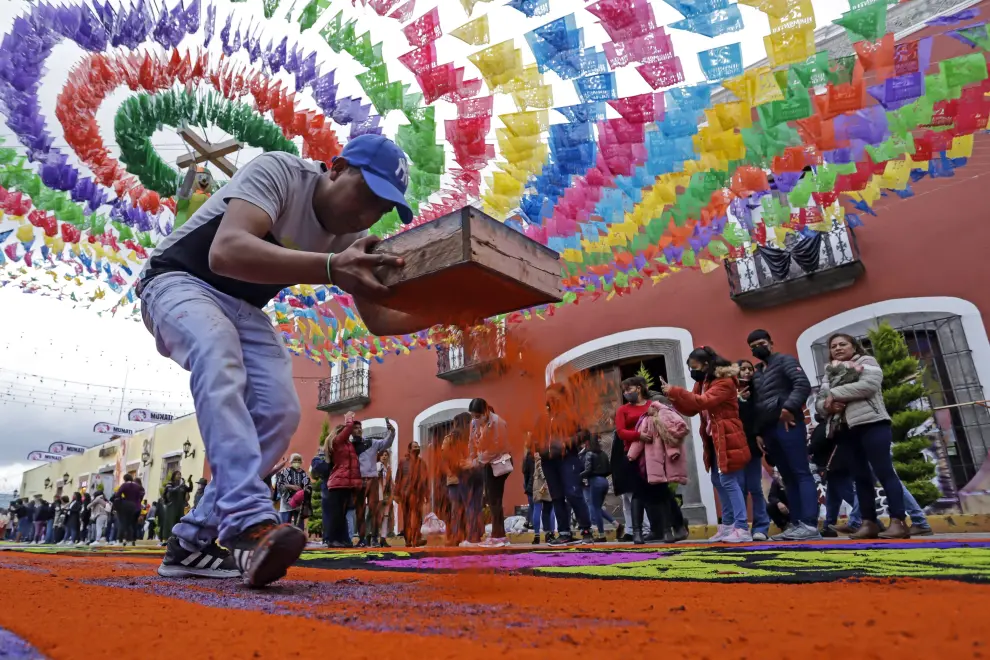 Imágenes de la alfombra de serrín del centro de México