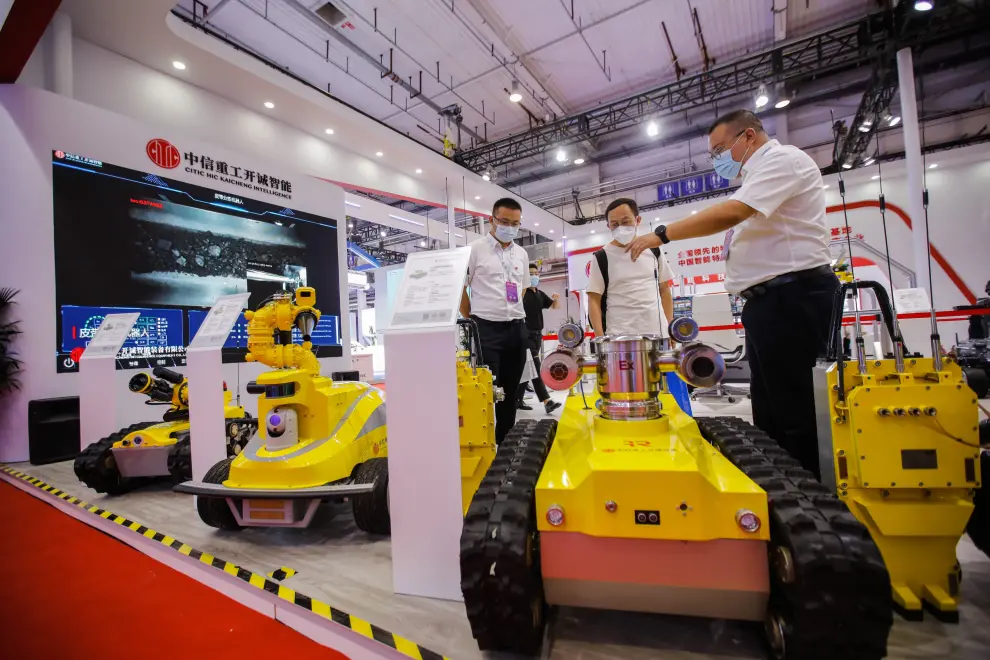Más de 130 empresas muestran en el China los últimos avances en tecnología con robots pueden contribuir en una gran variedad de sectores.