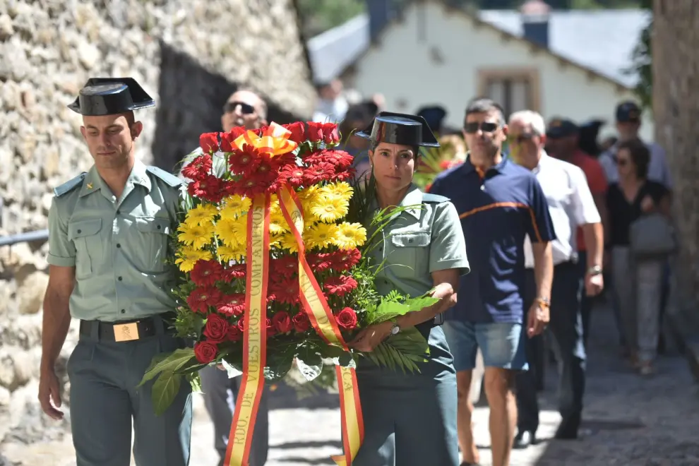 Los vecinos de Sallent de Gállego han vuelto a recordar a los guardias civiles Irene Fernández y José Ángel de Jesús, asesinados por ETA hace 22 años.