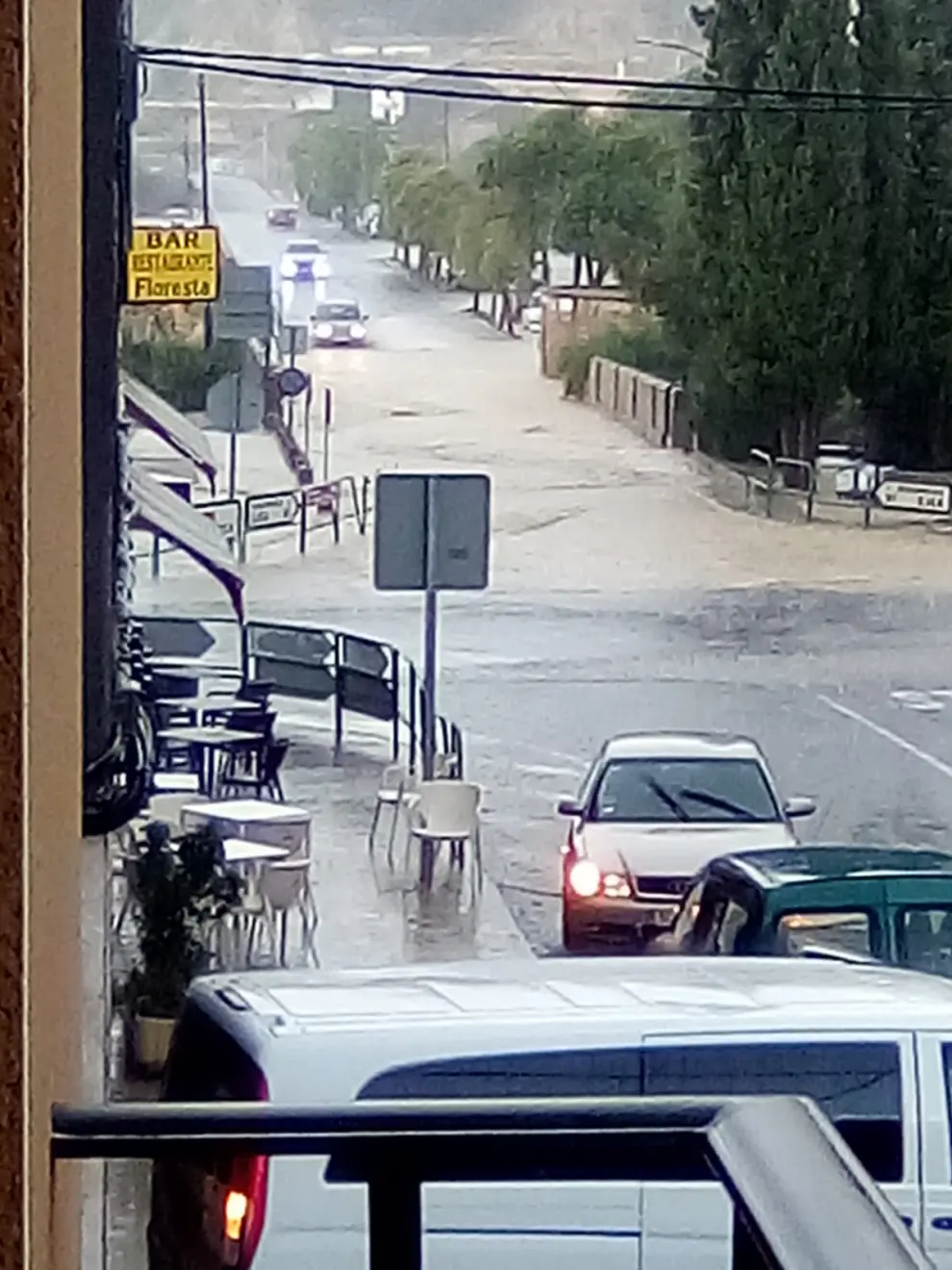 Inundaciones en Ayerbe debido a la tormenta de este jueves.