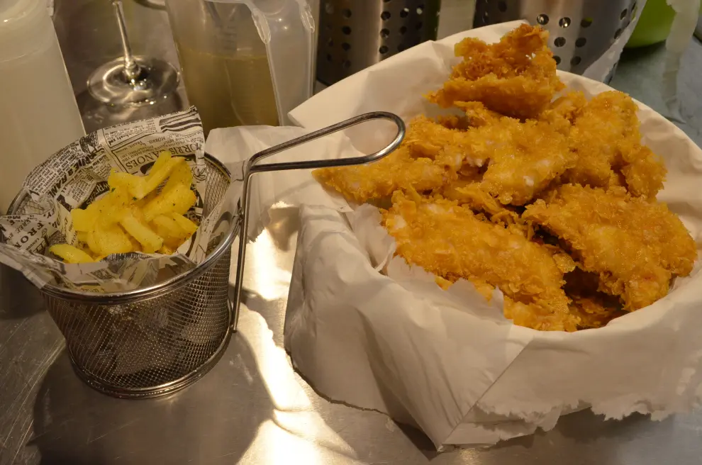 La receta de fish and chips es un clásico de la comida rápida inglesa.