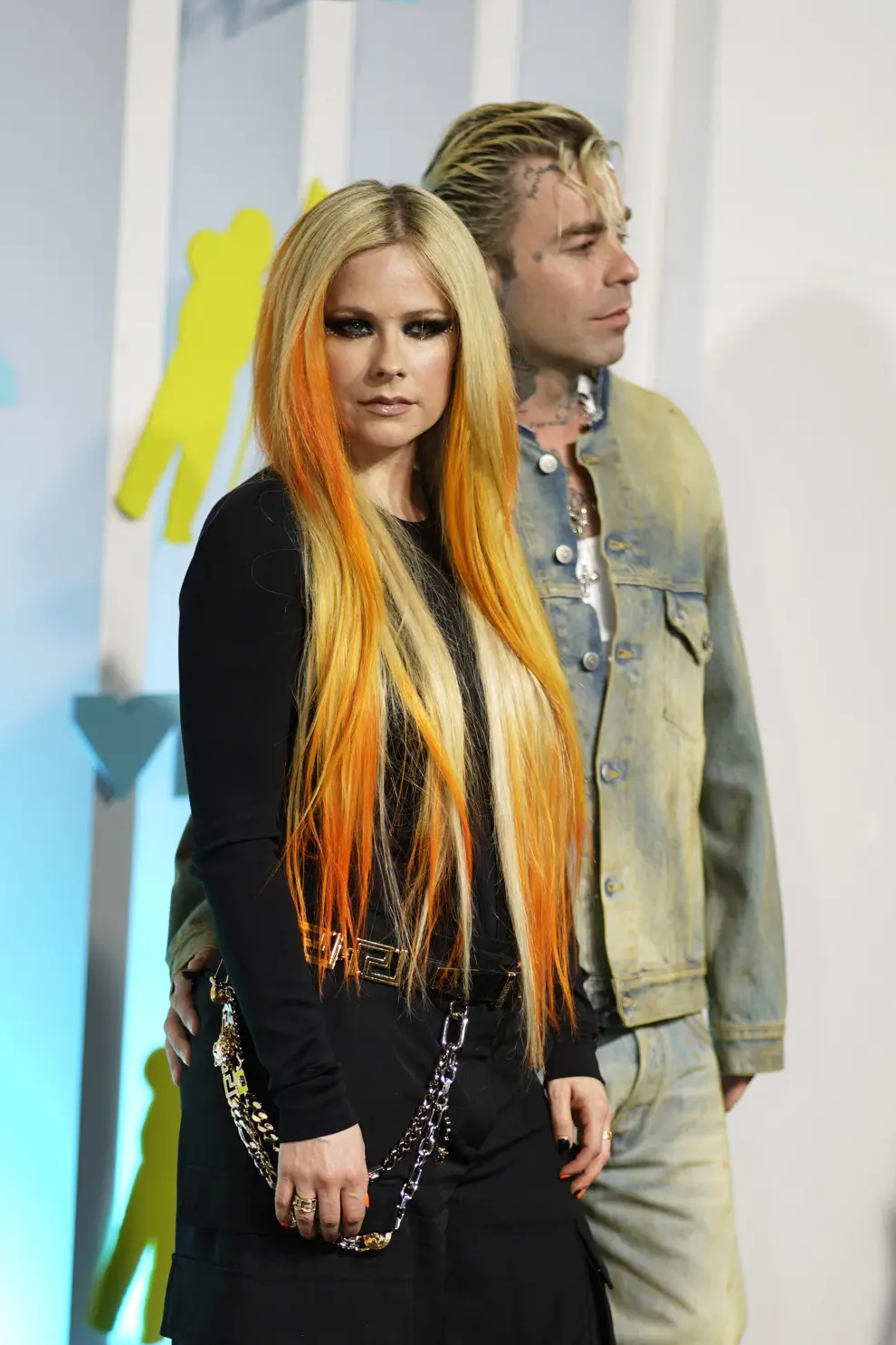 Avril Lavigne y Mod Sun en los MTV VMA 2022.