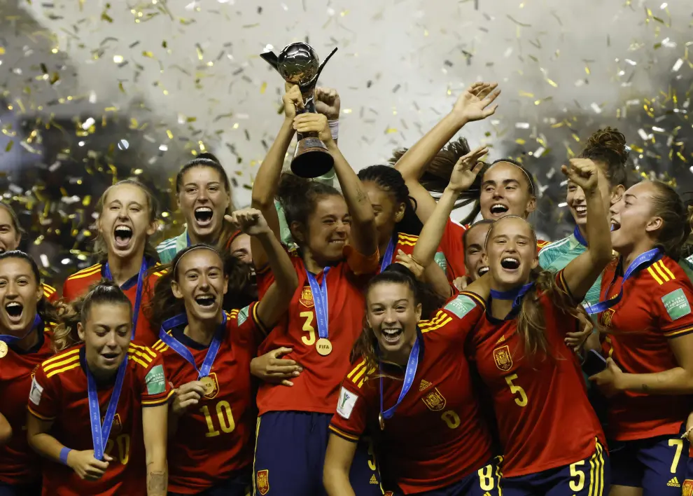 Soccer Football - Women's World Cup U-20 - Final - Spain v Japan - Estadio Nacional, San Jose, Costa Rica - August 28, 2022 Spain players celebrate  after winning the Women's World Cup U-20 REUTERS/Mayela Lopez SOCCER-WOMENSWORLDCUPU-20-ESP-JPN/REPORT