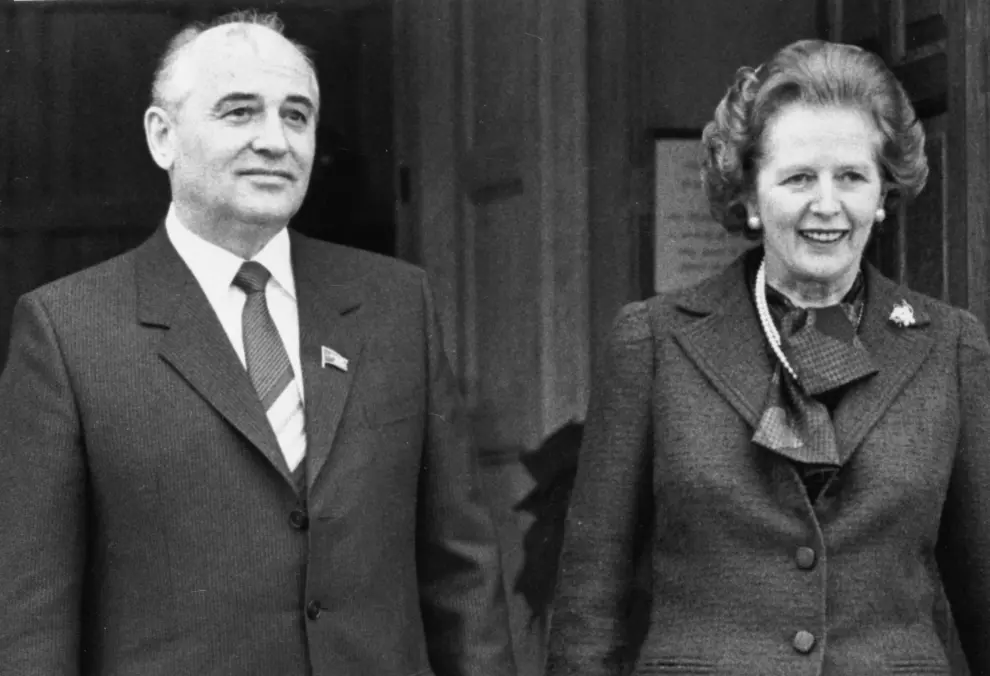 Gorbachov, junto a la primera ministra británica Margaret Thatcher, en su visita al Reino Unido en diciembre de 1984.