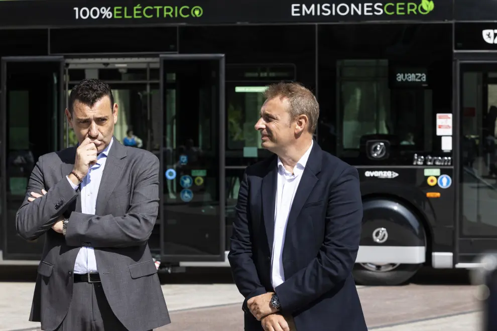 Presentación del primer autobús eléctrico, este martes en Zaragoza.