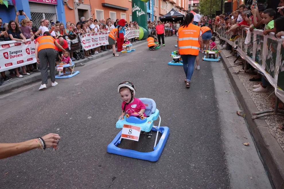 Foto de la carrera de bebés en tacataca en las fiestas del barrio de San José en Zaragoza