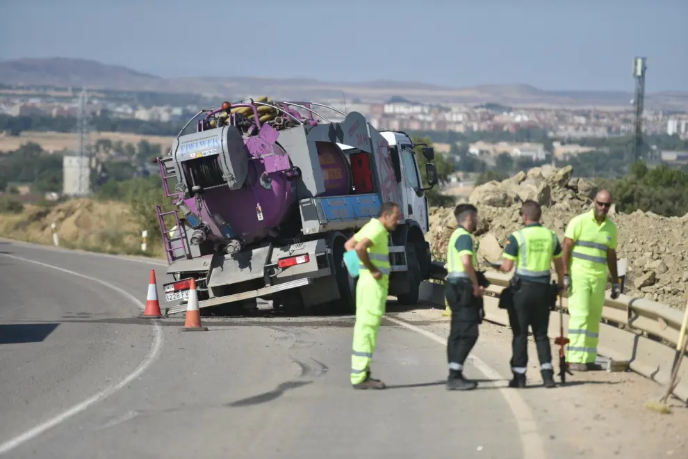 El accidente se ha producido por una colisión entre una furgoneta y un camión en la N-240, en Estrecho Quinto.
