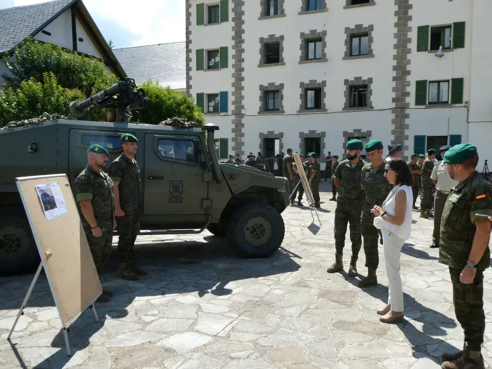 Margarita Robles, ministra de Defensa visita Jaca