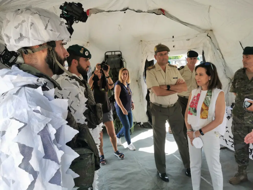 Visita de Margarita Robles, ministra de Defensa, a Jaca