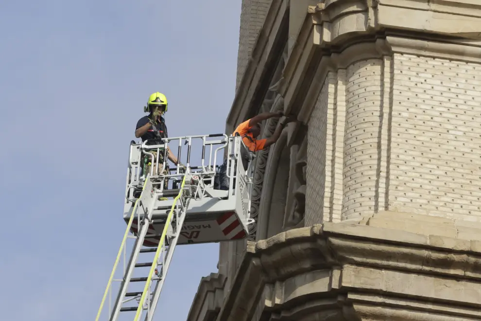 Arreglos en una de las torres del Pilar en Zaragoza