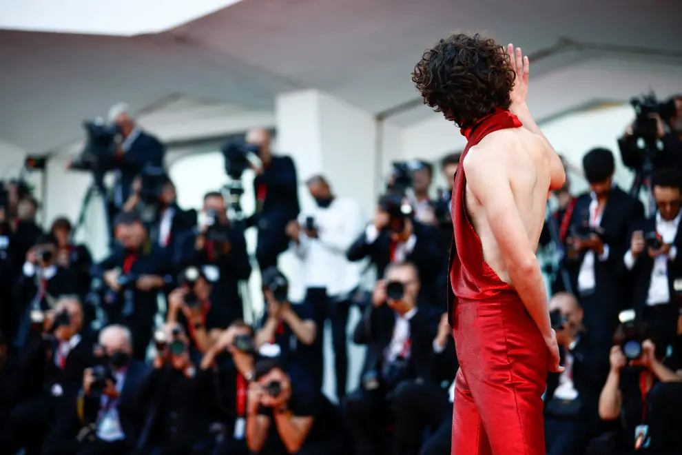 The 79th Venice Film Festival - Premiere screening of the film "Bones and All" in competition - Red Carpet Arrivals - Venice, Italy, September 2, 2022. Cast members Timothee Chalamet and Taylor Russell attend. REUTERS/Yara Nardi FILMFESTIVAL-VENICE/BONES AND ALL