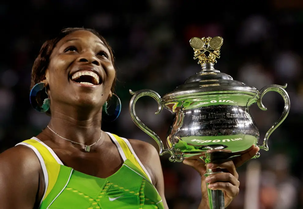 FILE PHOTO: Venus (L) and Serena Williams of the USA show their gold medals after the final match in the women's doubles in Olympic tennis, in Sydney September 28, 2000. [The Williams sisters defeated Kristie Boogert and Mirian Oremans of the Netherlands 6-1 6-1.] REUTERS/Michael Leckel/File Photo TENNIS-USOPEN/SERENA