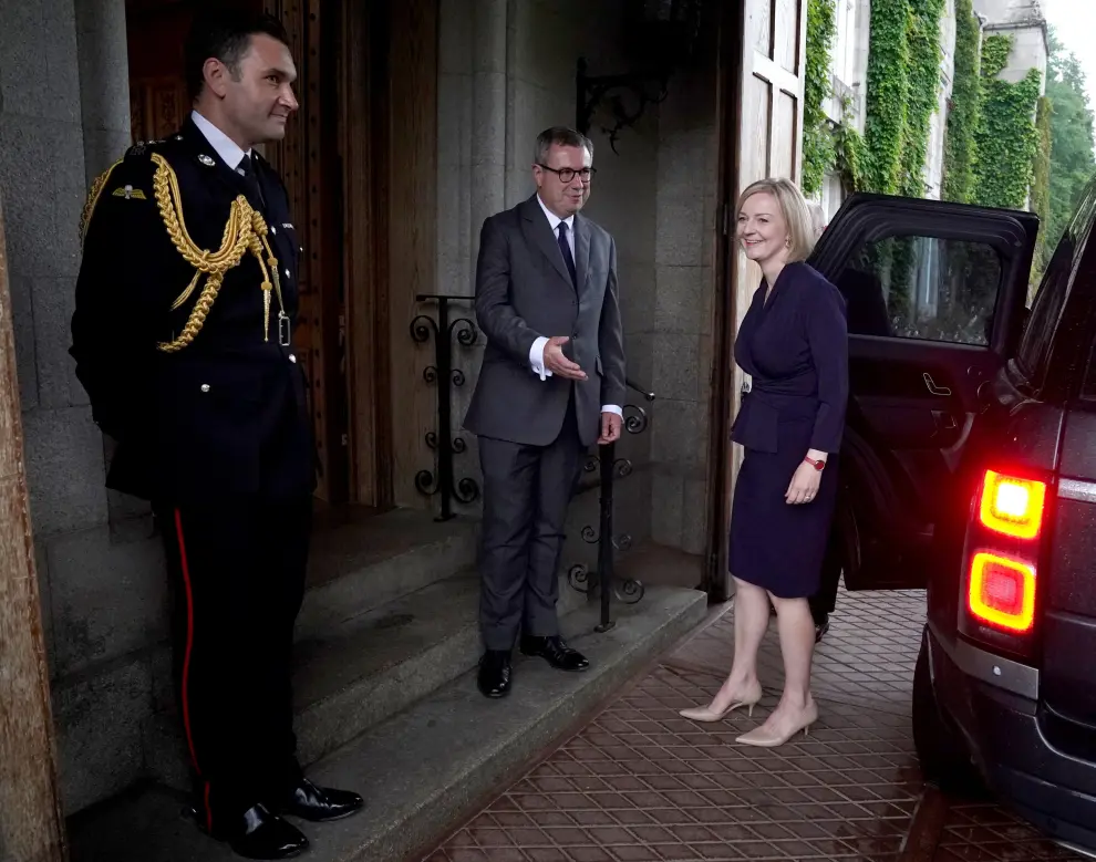 Newly elected leader of the Conservative party Liz Truss is greeted by Britain's Queen Elizabeth's Equerry Lieutenant Colonel Tom White and her Private Secretary Sir Edward Young as she arrives for an audience with Queen Elizabeth where she will be invited to become Prime Minister and form a new government, at Balmoral Castle, Scotland, Britain September 6, 2022. Andrew Milligan/Pool via REUTERS BRITAIN-POLITICS/LEADERSHIP