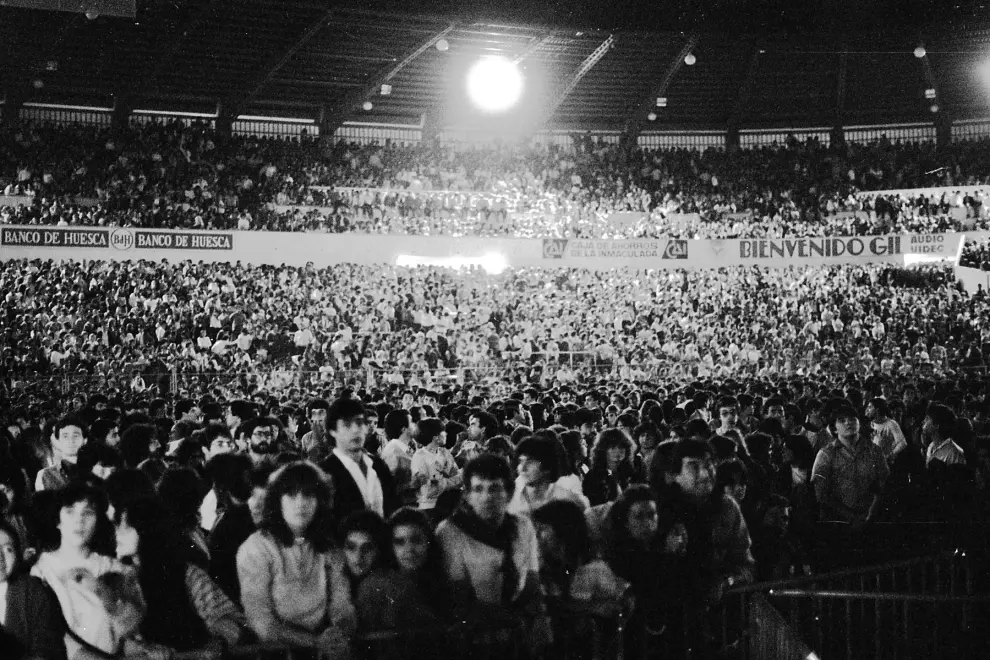Concierto de Serrat en el estadio de la Romareda en 1983.