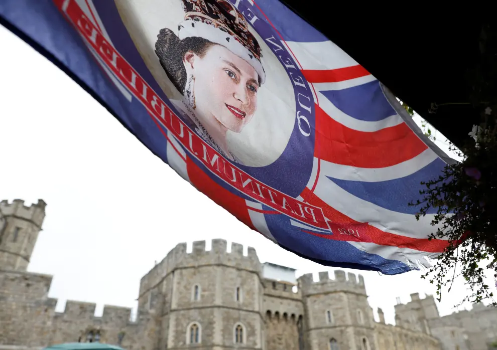 Flag of Britain's Queen Elizabeth hangs nears Windsor Castle, following the passing of the Queen, in Windsor, Britain, September 9, 2022. REUTERS/Peter Cziborra

 BRITAIN-ROYALS/QUEEN