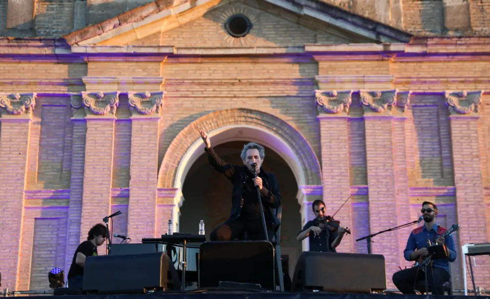 Miguel Ríos & The Black Betty Trío ofrecen un recital para el recuerdo ante 1.600 espectadores en la Cartuja de Las Fuentes.