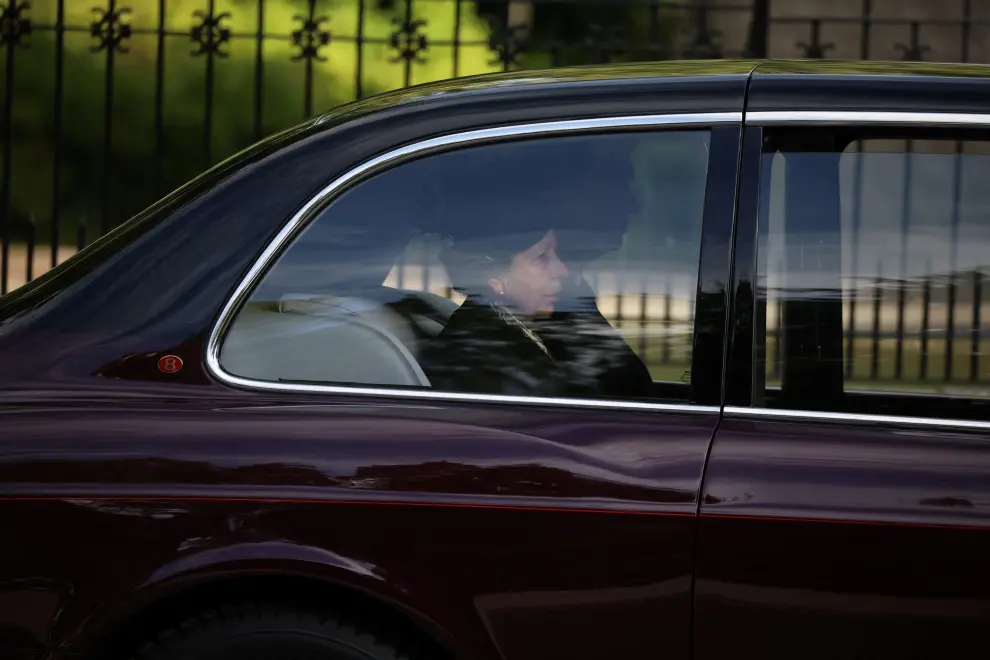 The hearse carrying the coffin of Britain's Queen Elizabeth departs Balmoral Castle, in Balmoral, Scotland, Britain September 11, 2022. REUTERS/Russell Cheyne BRITAIN-ROYALS/QUEEN