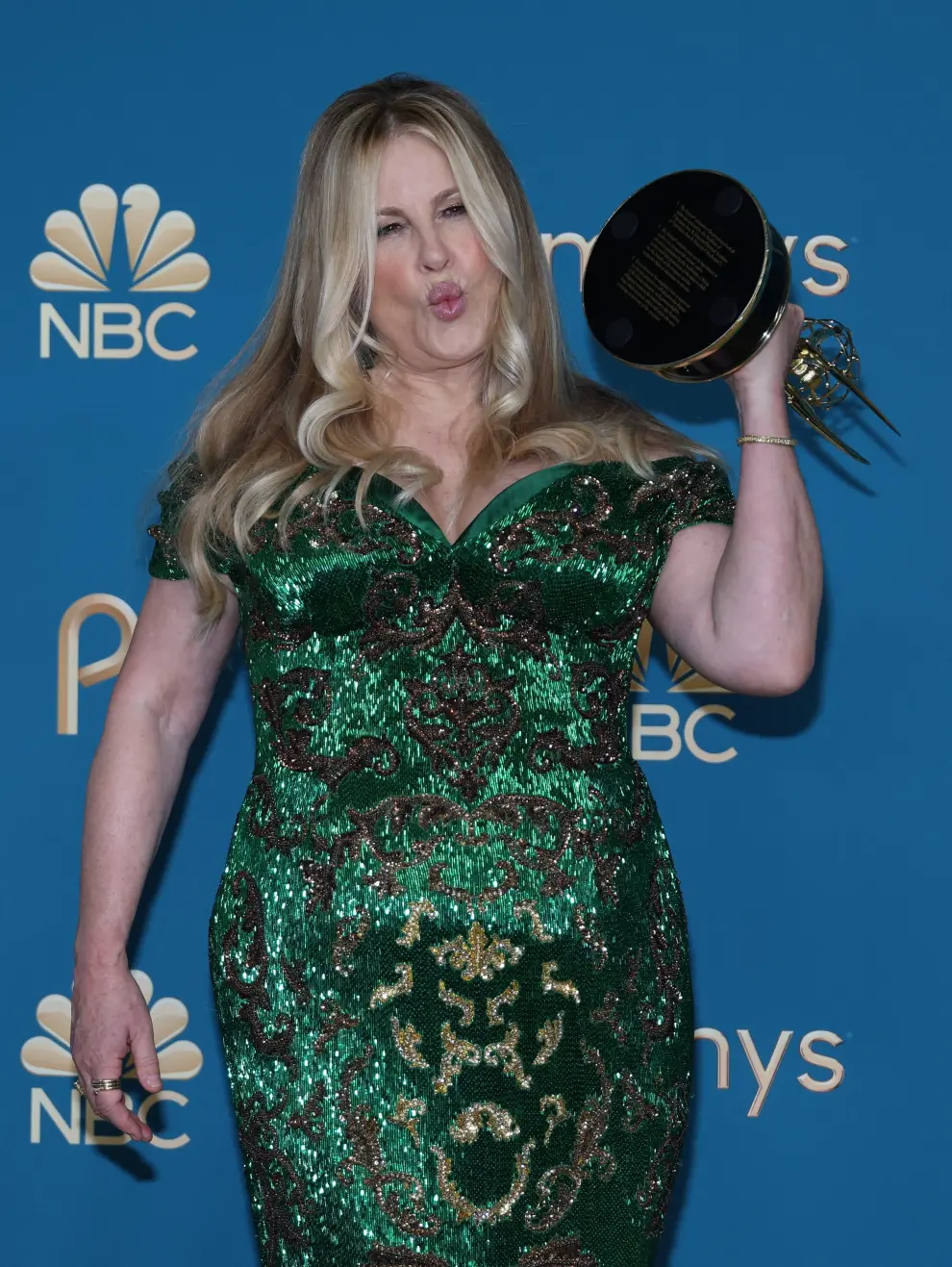 Jennifer Coolidge holds her Emmy for Outstanding Supporting Actress in a Limited or Anthology Series or Movie for "The White Lotus" at the 74th Primetime Emmy Awards held at the Microsoft Theater in Los Angeles, U.S., September 12, 2022. REUTERS/Aude Guerrucci AWARDS-EMMYS/