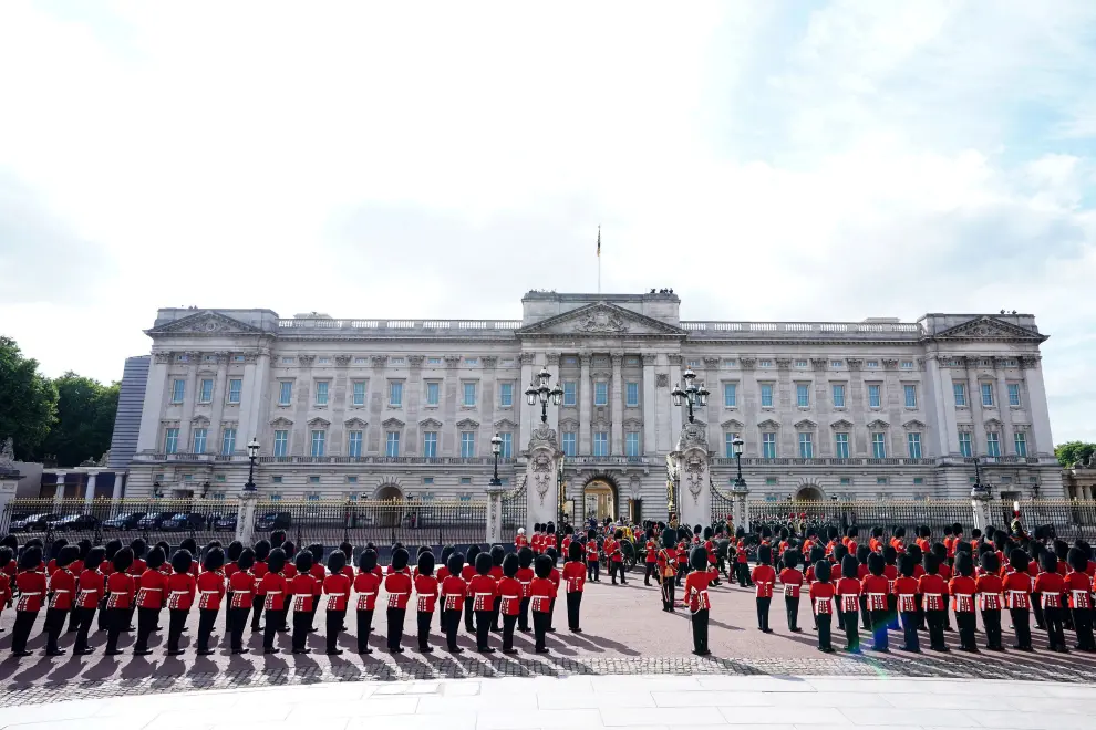 LONDON, ENGLAND - SEPTEMBER 14: The Coldstream Guards march during the procession for the Lying-in State of Queen Elizabeth II on September 14, 2022 in London, England.  Richard Heathcote/Pool via REUTERS BRITAIN-ROYALS/QUEEN