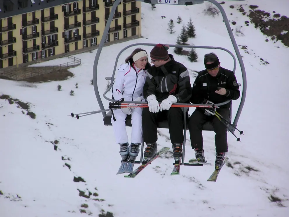 14 de febrero de 2005. Don Felipe y doña Letizia en la estación de esquí de Candanchú (Huesca).