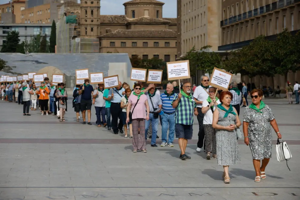 Unas 200 personas se han manifestado este jueves en la plaza del Pilar.