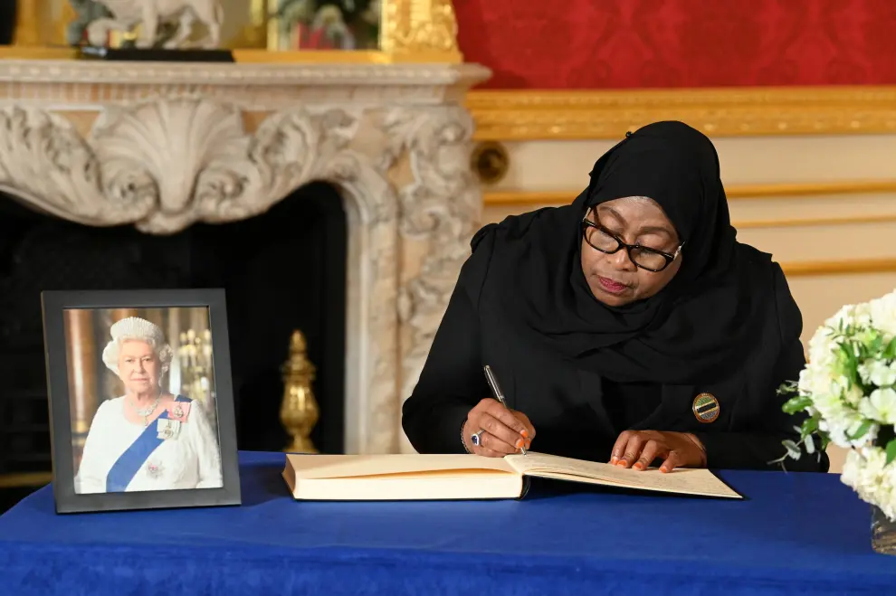 Captains Regent Paolo Rondelli (left) and Oscar Mina sign a book of condolence at Lancaster House in London, following the death of Queen Elizabeth II. Picture date: Sunday September 18, 2022. Jonathan Hordle/Pool via REUTERS BRITAIN-ROYALS/QUEEN