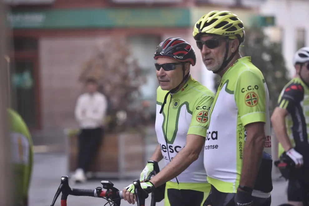 Un centenar de ciclistas han realizado la ruta entre Huesca y Ayerbe para reivindicar una actividad segura