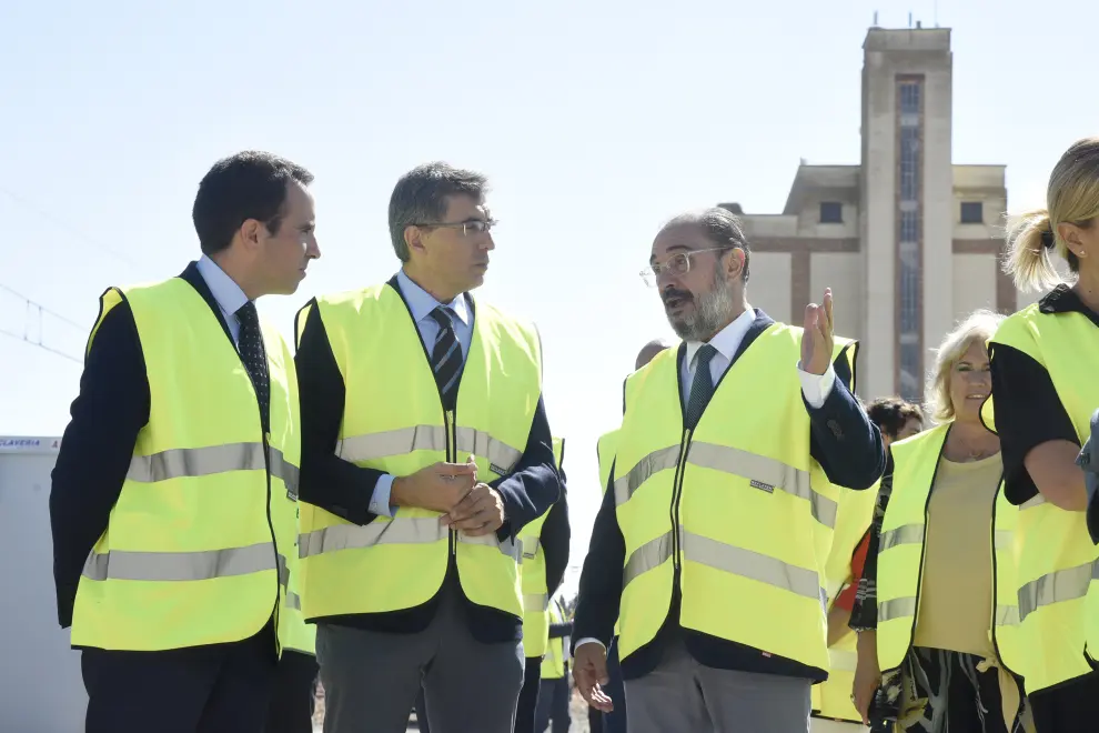 Autoridades y socios del proyecto de Litera TIM, en el acto simbólico de colocación de la primera piedra de la nueva terminal Intermodal de mercancías de Tamarite de Litera.