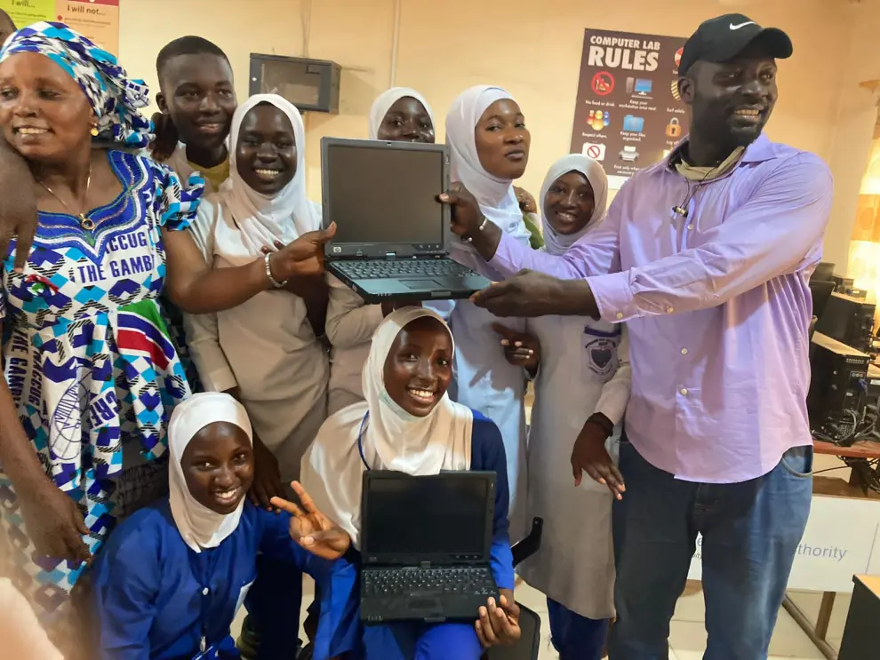 Los alumnos de FP Básica en Informática y comunicación llevan a cabo un proyecto informático solidario con Gambia