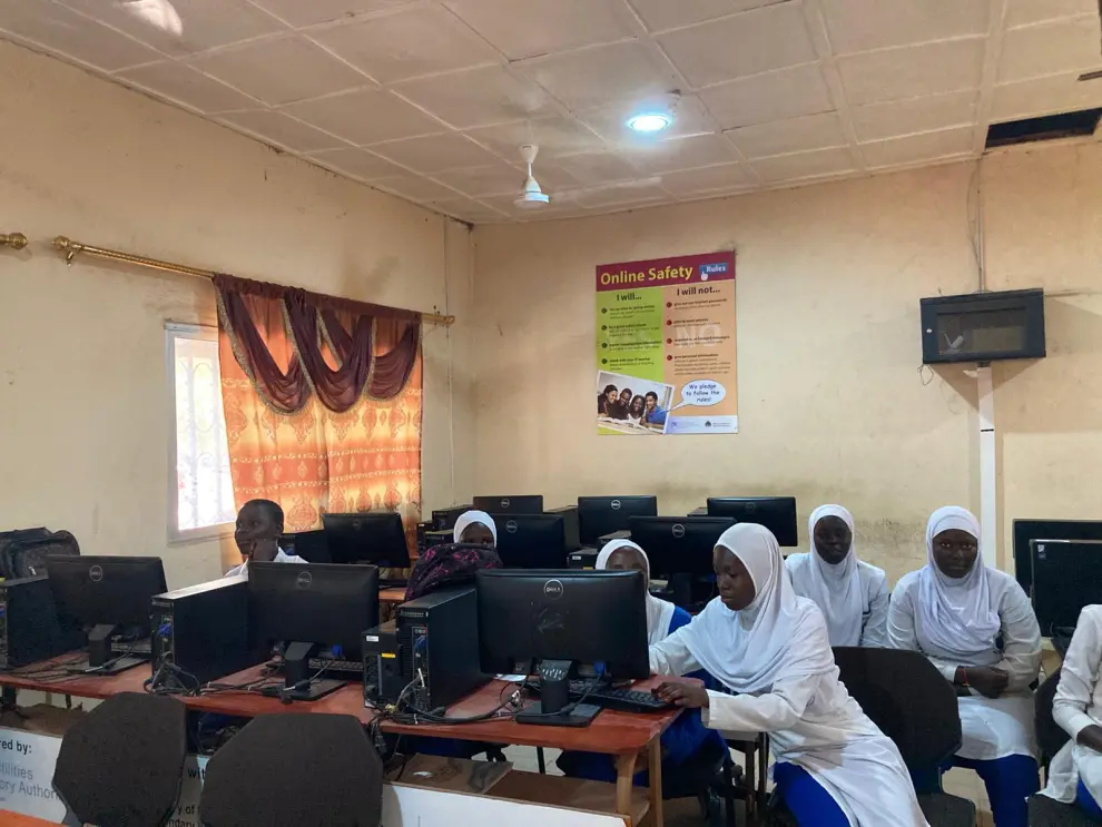 Los alumnos de FP Básica en Informática y comunicación llevan a cabo un proyecto informático solidario con Gambia