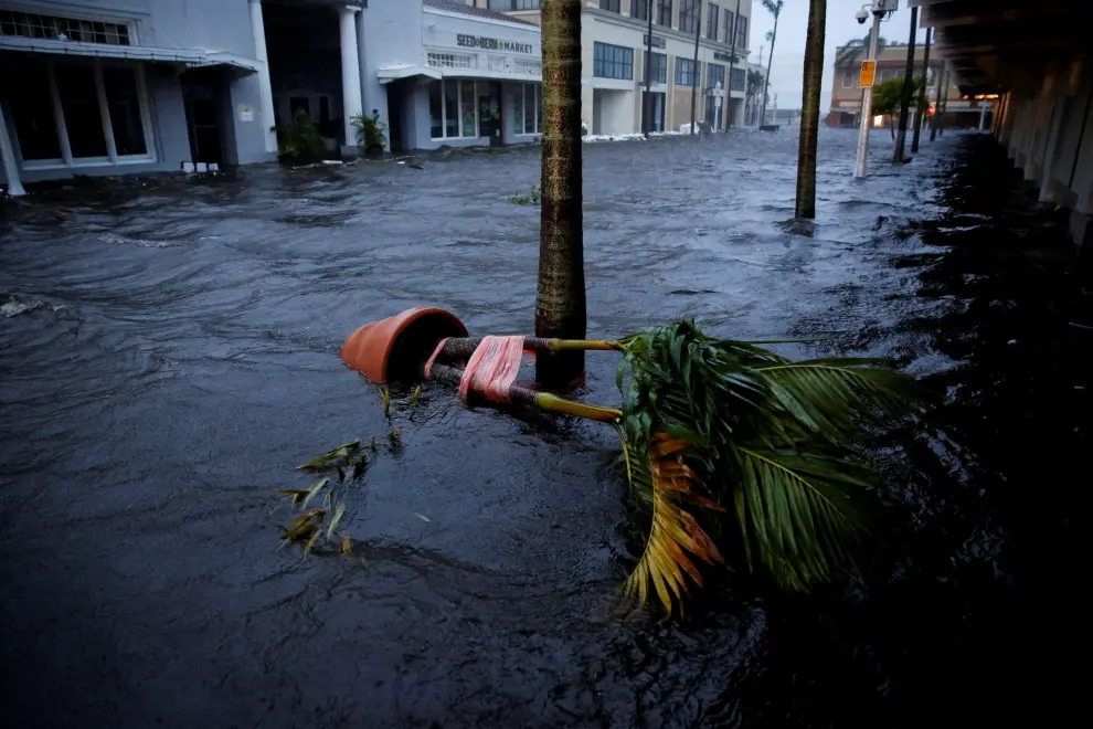 A flooded street is seen in downtown as Hurricane Ian makes landfall in southwestern Florida, in Fort Myers, Florida, U.S. September 28, 2022. REUTERS/Marco Bello  STORM-IAN/FLORIDA