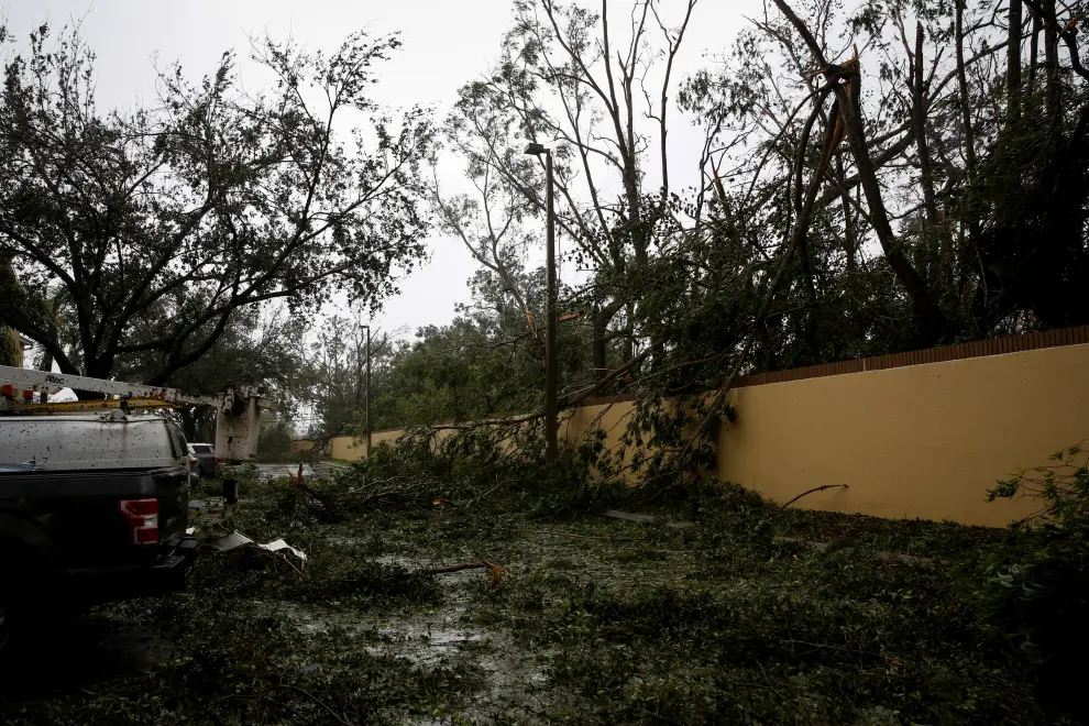 Fallen trees and debris are seen in a street in downtown as Hurricane Ian makes landfall in southwestern Florida, in Fort Myers, Florida, U.S. September 28, 2022. REUTERS/Marco Bello  STORM-IAN/FLORIDA