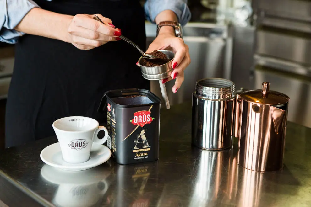Hay que seguir paso a paso el proceso de elaboración del café en cafetera italiana.