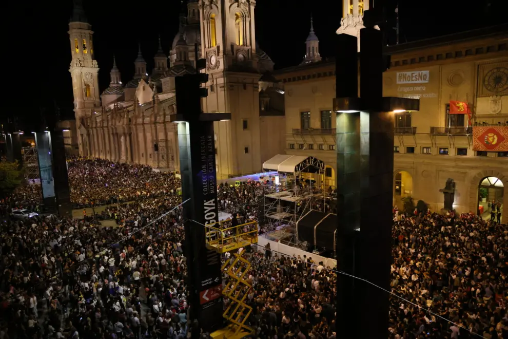 Pregón de las Fiestas del Pilar desde el balcón de Ayuntamiento