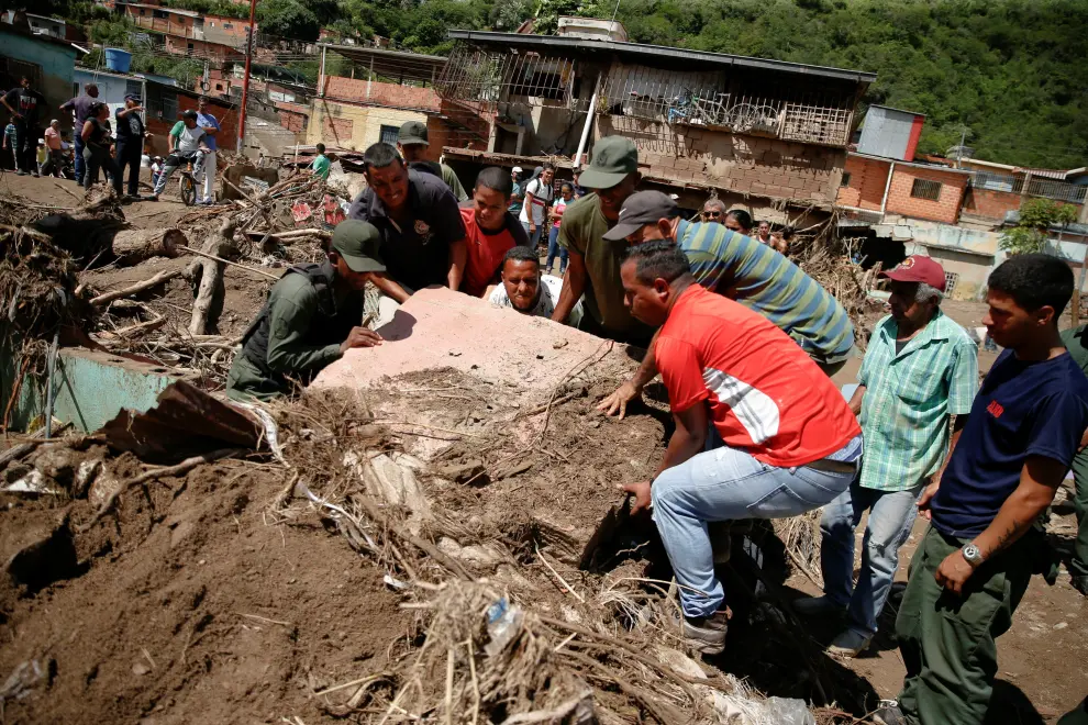 People react following a landslide due to heavy rains, in Las Tejerias, Aragua state, Venezuela October 10, 2022. REUTERS/Leonardo Fernandez Viloria VENEZUELA-WEATHER/