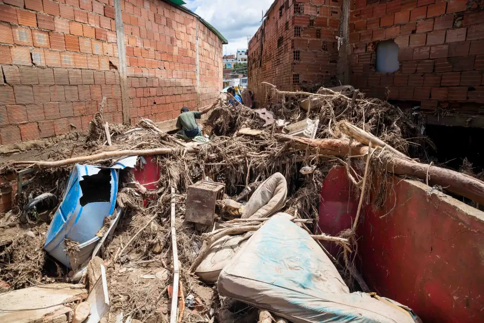 Un deslizamiento de tierra arrasa un poblado al norte de Venezuela