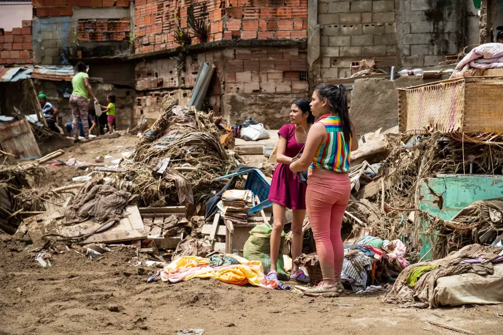 Un deslizamiento de tierra arrasa un poblado al norte de Venezuela