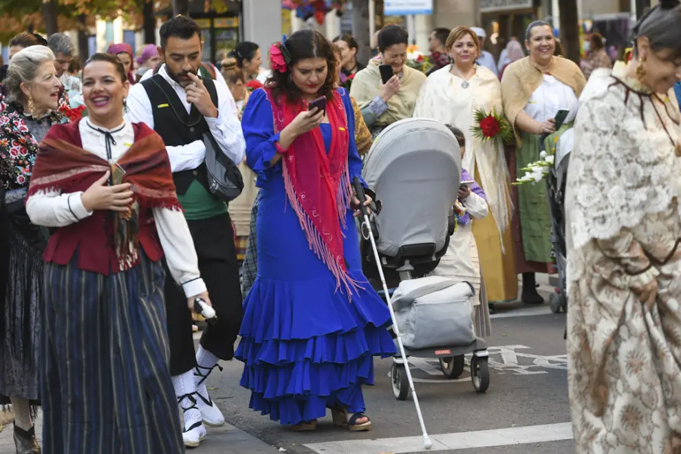 Miles de personas muestran su fervor a la Virgen este 12 de octubre en la Ofrenda de Flores en Zaragoza