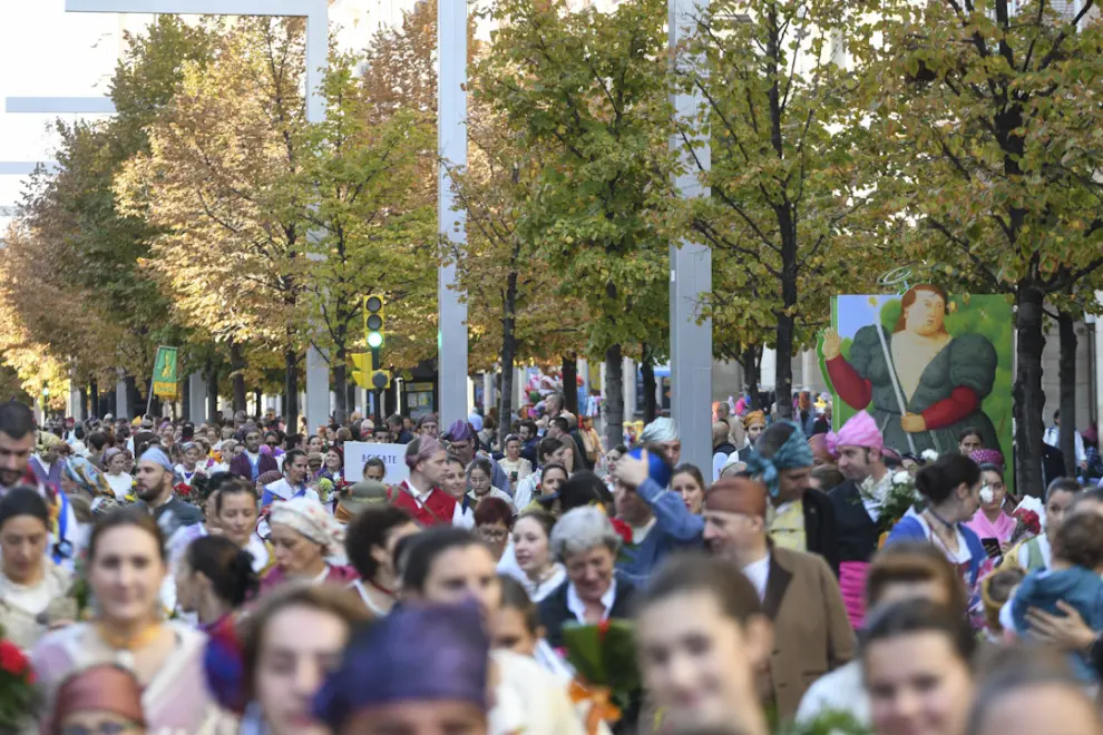 Miles de personas muestran su fervor a la Virgen este 12 de octubre en la Ofrenda de Flores en Zaragoza