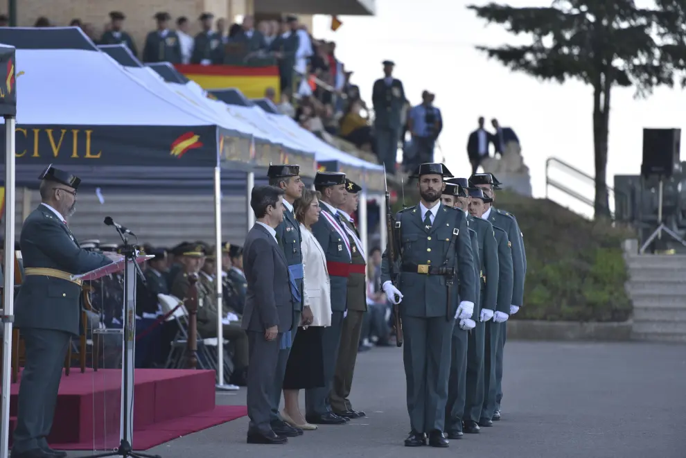 La Comandancia de la Guardia Civil de Huesca se ha vestido de gala para celebrar la festividad de la Virgen del Pilar.