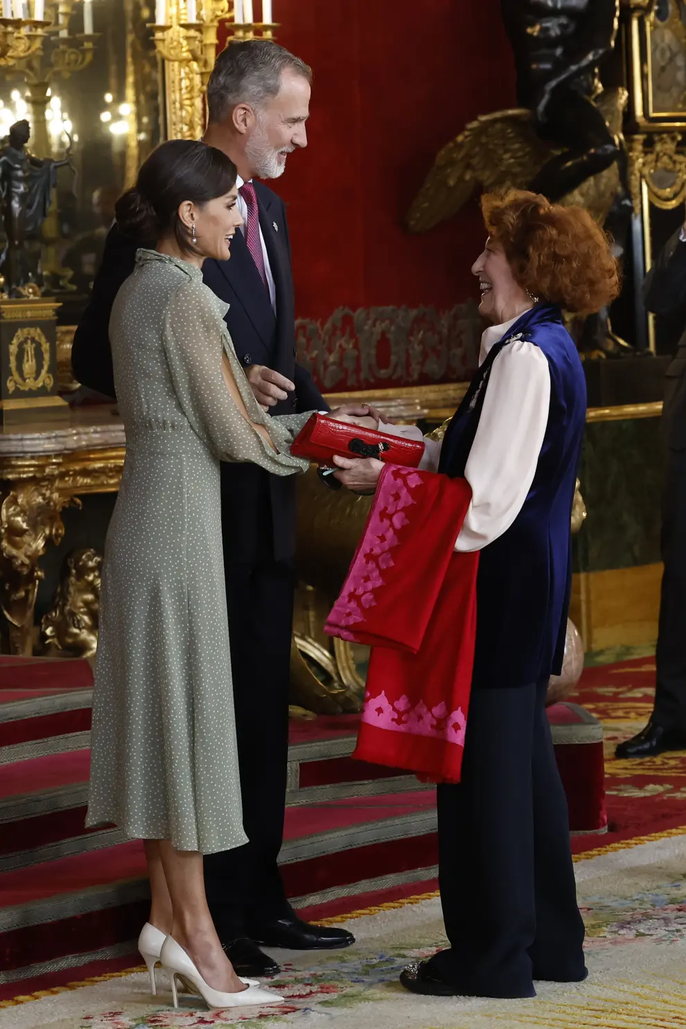 Los reyes presiden la recepción en el Palacio Real tras el desfile por el Día de la Fiesta Nacional