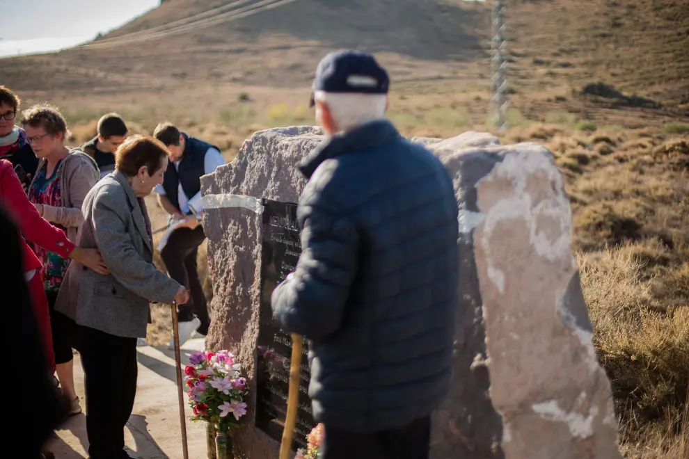 Un grupo de noruegos participa en un homenaje a las ocho personas fusiladas en Arándiga