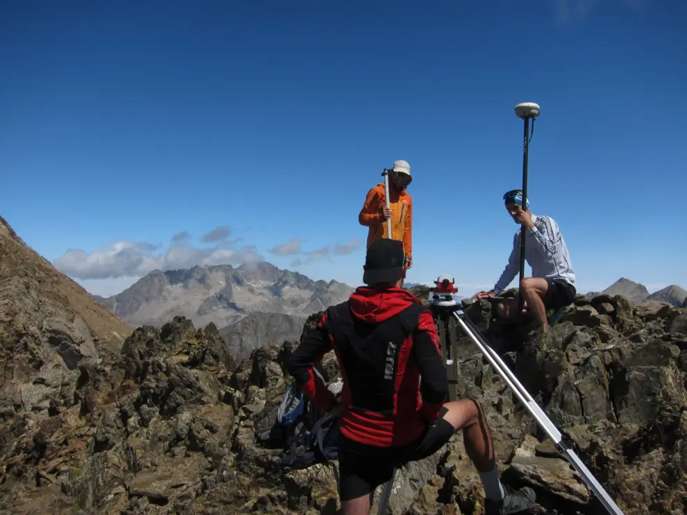 Fotos de la medición del pico Arnales.