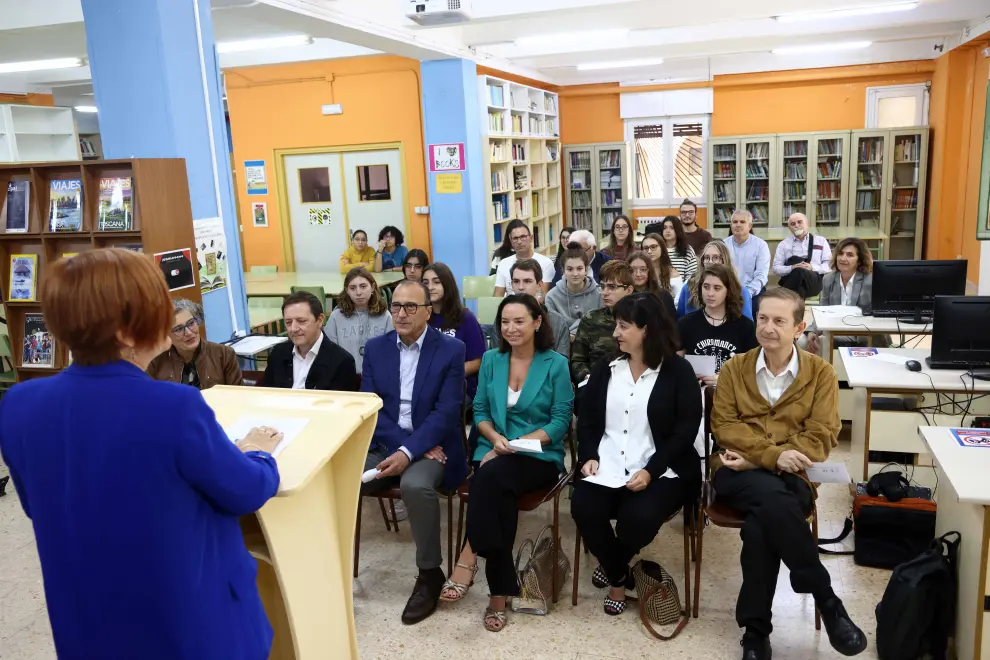 Día Internacional de las Bibliotecas en el IES Virgen del Pilar con el escritor Ignacio Martínez de Pisón