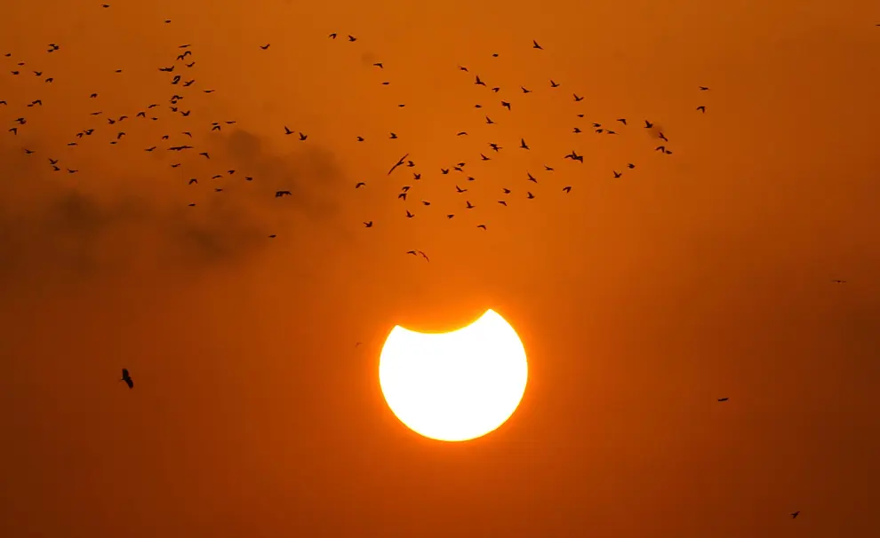 Eclipse solar en Karachi, Pakistán.