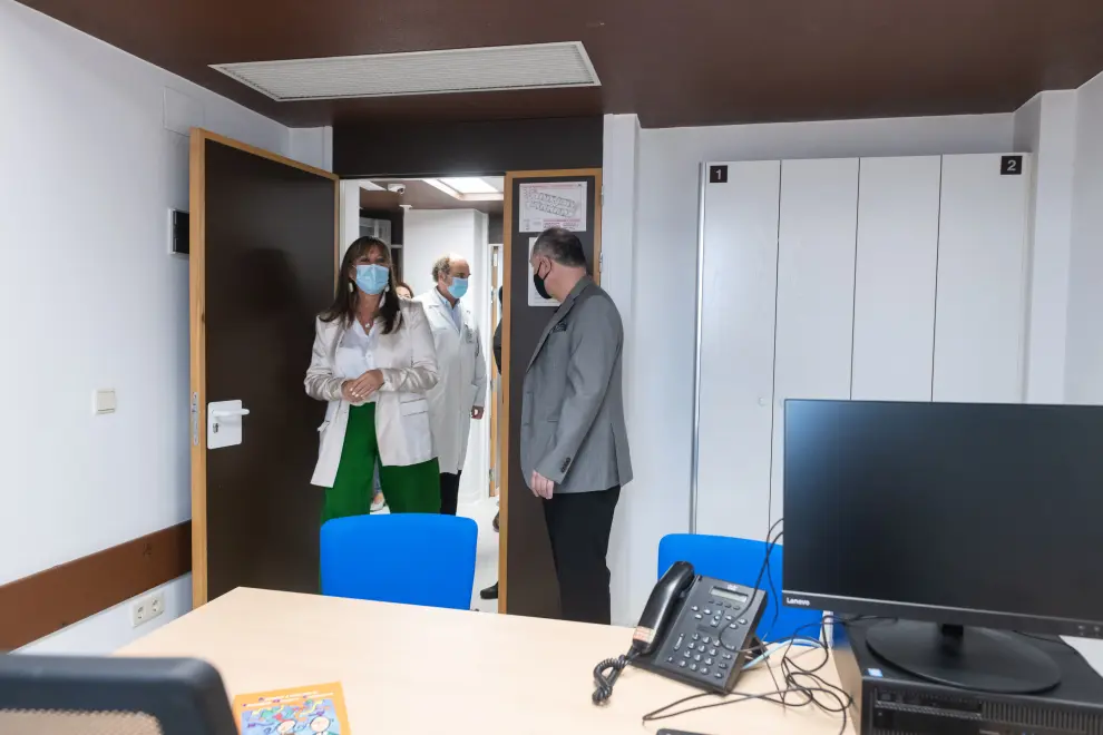 La consejera de Sanidad, Sira Repollés, visita la nueva unidad de Psiquiatría infanto-juvenil del Clínico de Zaragoza