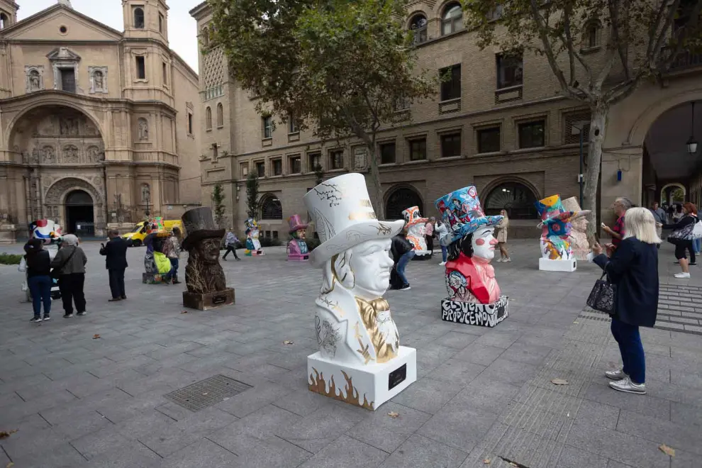 Doce bustos de Goya llenan de luz y color la plaza de Santa Engracia