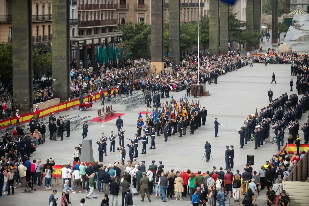 La plaza del Pilar ha acogido el homenaje nacional a los veteranos de las Fuerzas Armadas y la Guardia Civil, este jueves.